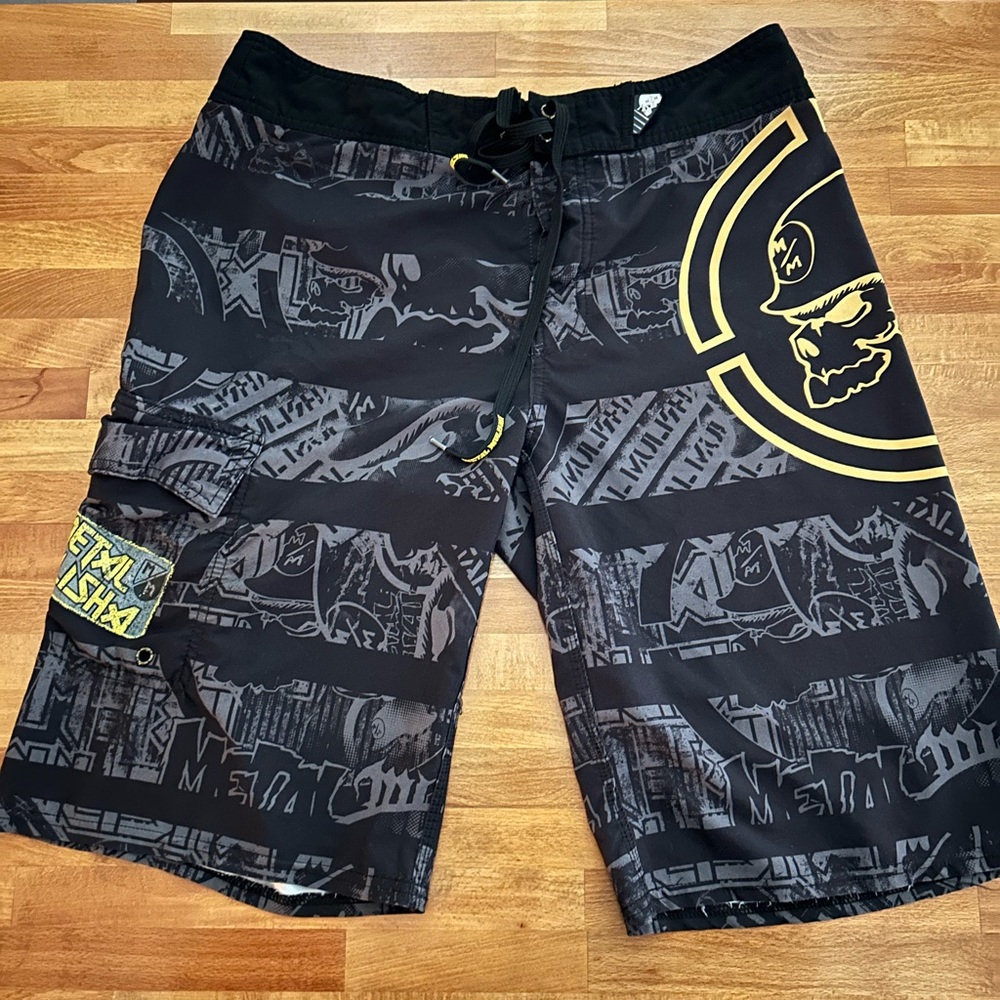 METAL MULISHA BOARD SHORTS SZ 32